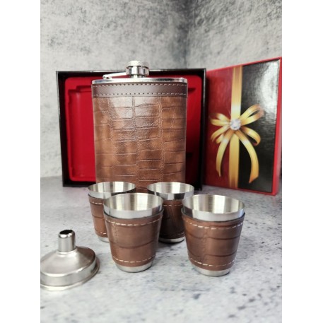 Набор подарочный: фляжка 9ОZ в коже+ 4 рюмки в коже+воронка